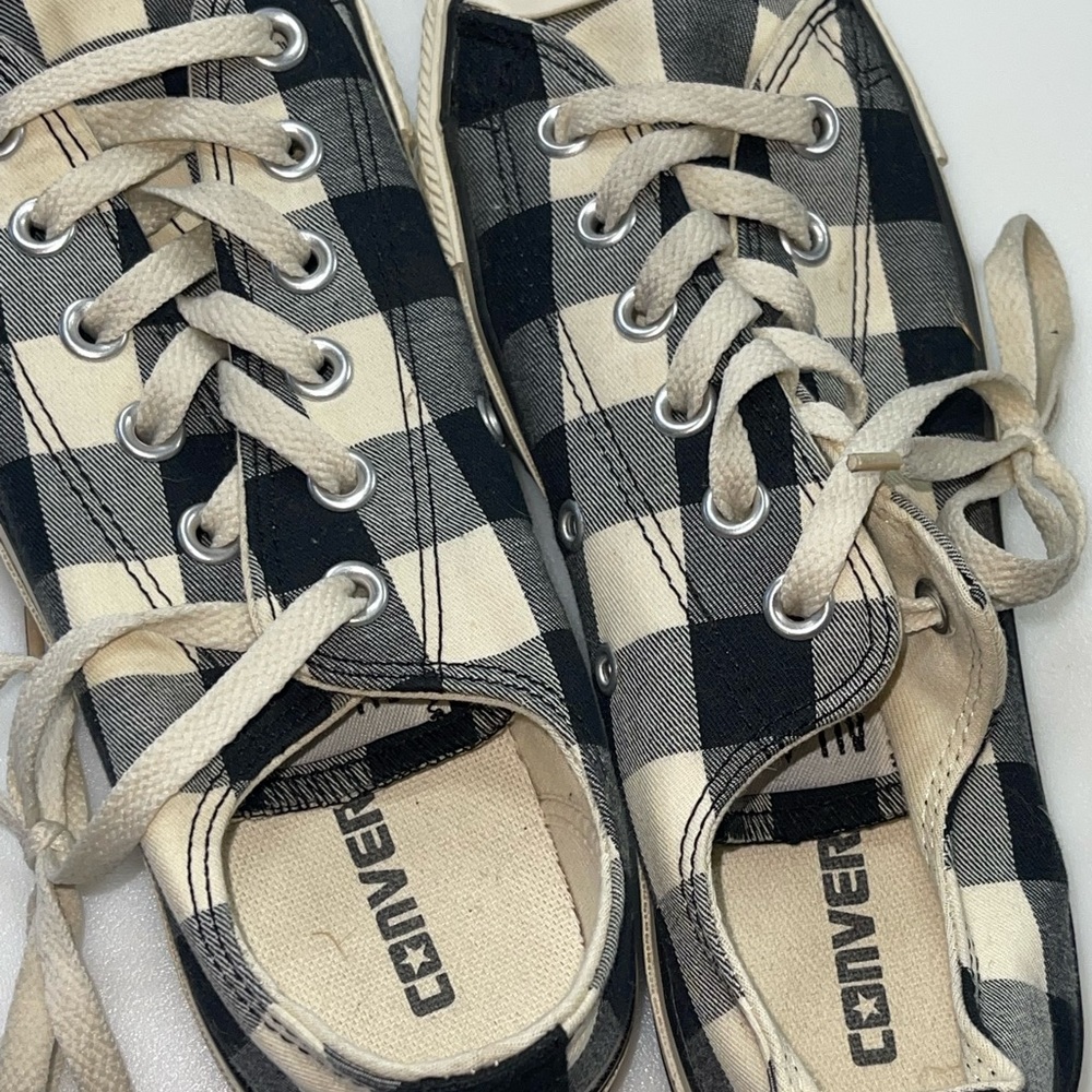Converse Unisex Black Cream Plain Laced Shoes